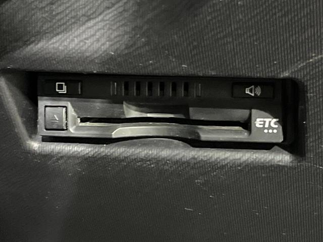 アクア Ｓスタイルブラック　後期　純正９型ナビ　バックカメラ　セーフティセンス　クリアランスソナー　パーキングサポートブレーキ　ＬＥＤヘッド　オートライト　スマートキー　ドラレコ　ＥＴＣ　アームレスト　オートエアコン　禁煙車（6枚目）