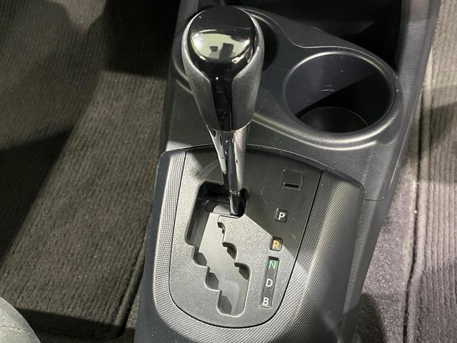 アクア Ｓスタイルブラック　後期　純正９型ナビ　バックカメラ　セーフティセンス　クリアランスソナー　パーキングサポートブレーキ　ＬＥＤヘッド　オートライト　スマートキー　ドラレコ　ＥＴＣ　アームレスト　オートエアコン　禁煙車（24枚目）