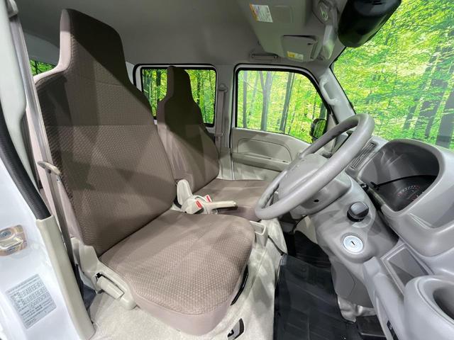 ＮＶ１００クリッパーバン ＤＸ　純正ナビＴＶ　１オーナー　エマージェンシーブレーキ　バックソナー　車線逸脱警報　踏み間違い衝突防止アシスト　アイドリングストップ　オートライト　ハイビームアシスト　リモコンキー　オーバーヘッドシェルフ（8枚目）