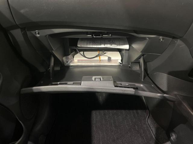 ノート X 後期 純正SDナビ エマージェンシーブレーキ アイドリングストップ インテリキー オートライト シートリフター ステアリングスイッチ プライバシーガラス 電動格納ミラー エアコン 車線逸脱警報 禁煙車(25枚目)