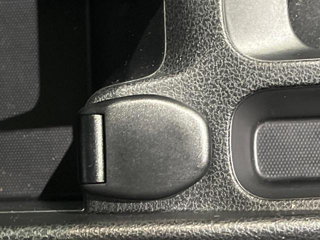 ノート X 後期 純正SDナビ エマージェンシーブレーキ アイドリングストップ インテリキー オートライト シートリフター ステアリングスイッチ プライバシーガラス 電動格納ミラー エアコン 車線逸脱警報 禁煙車(28枚目)