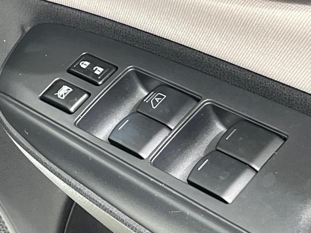 ノート X 後期 純正SDナビ エマージェンシーブレーキ アイドリングストップ インテリキー オートライト シートリフター ステアリングスイッチ プライバシーガラス 電動格納ミラー エアコン 車線逸脱警報 禁煙車(33枚目)