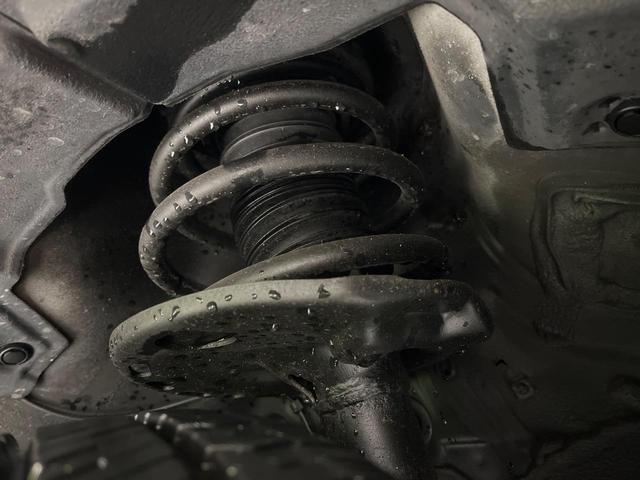 ハリアー エレガンス 純正フルエアロ 黒内装 純正ナビ フルセグ バックカメラ LEDヘッド オートライト スマートキー アイドリングストップ 黒合皮ファブリックシート パワーシート ウッド革コンビステアリング ETC(20枚目)