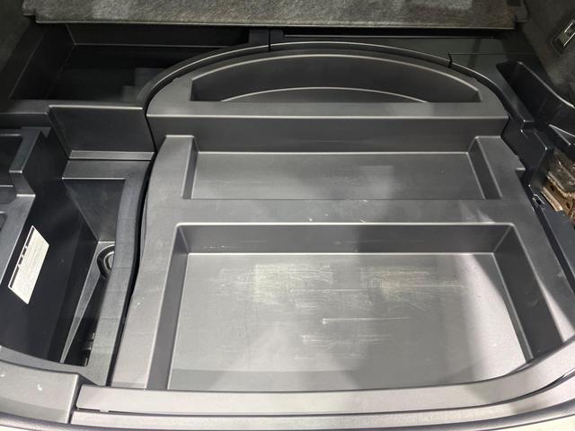 ハリアー エレガンス 純正フルエアロ 黒内装 純正ナビ フルセグ バックカメラ LEDヘッド オートライト スマートキー アイドリングストップ 黒合皮ファブリックシート パワーシート ウッド革コンビステアリング ETC(42枚目)