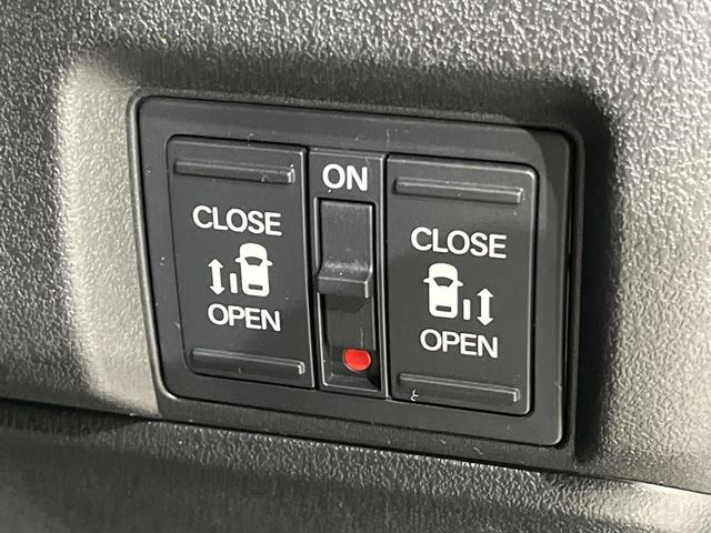 N-BOXカスタム ベースグレード 純正8型ナビ フルセグ バックカメラ ETC ホンダセンシング アダプティブクルーズ 両側電動スライドドア LEDヘッドライト オートライト シートヒーター スマートキー 禁煙車 ステアリングスイッチ(3枚目)