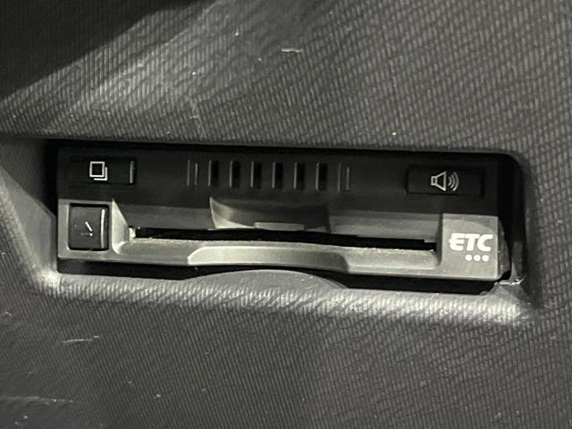 アクア Ｓスタイルブラック　後期　純正ナビ　フルセグ　バックカメラ　セーフティセンス　ＬＥＤヘッド　オートライト　クリアランスソナー　パーキングサポートブレーキ　スマートキー　ドラレコ　ＥＴＣ　アームレスト　黒ファブリックシート（6枚目）