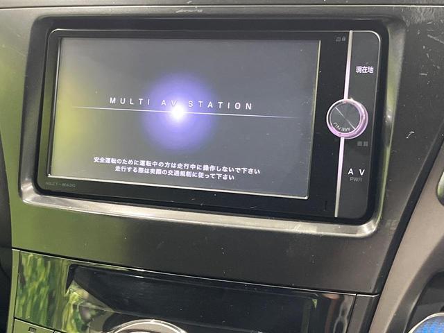 プリウスアルファ Ｓ　チューン　ブラック　純正ナビ　フルセグ　バックカメラ　ＬＥＤヘッド　オートライト　スマートキー　オートエアコン　革巻きステアリング　ステアリングスイッチ　アームレスト　シートリフター　電動格納ドアミラー　禁煙車　ＥＴＣ（3枚目）