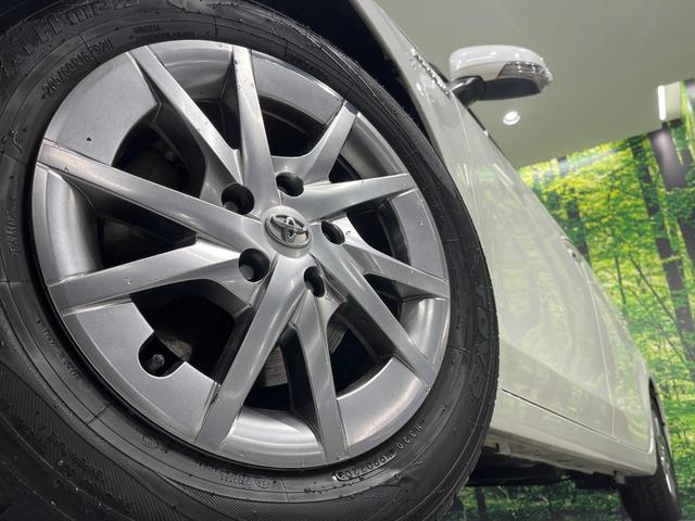 プリウスアルファ Ｓ　チューン　ブラック　純正ナビ　フルセグ　バックカメラ　ＬＥＤヘッド　オートライト　スマートキー　オートエアコン　革巻きステアリング　ステアリングスイッチ　アームレスト　シートリフター　電動格納ドアミラー　禁煙車　ＥＴＣ（13枚目）