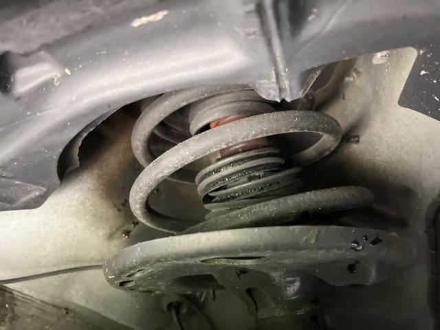 プリウスアルファ Ｓ　チューン　ブラック　純正ナビ　フルセグ　バックカメラ　ＬＥＤヘッド　オートライト　スマートキー　オートエアコン　革巻きステアリング　ステアリングスイッチ　アームレスト　シートリフター　電動格納ドアミラー　禁煙車　ＥＴＣ（20枚目）