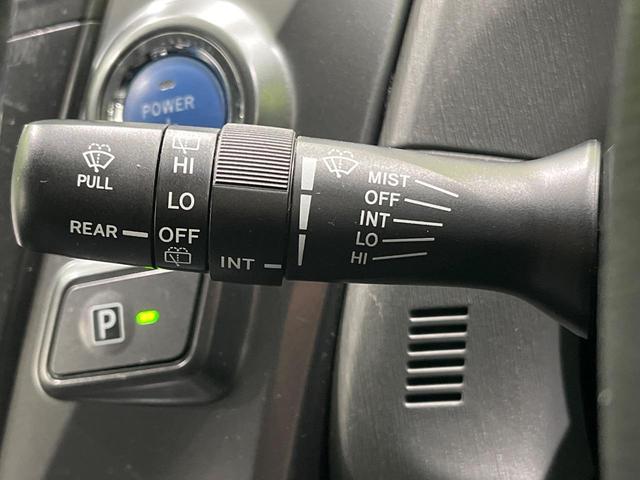 プリウスアルファ Ｓ　チューン　ブラック　純正ナビ　フルセグ　バックカメラ　ＬＥＤヘッド　オートライト　スマートキー　オートエアコン　革巻きステアリング　ステアリングスイッチ　アームレスト　シートリフター　電動格納ドアミラー　禁煙車　ＥＴＣ（32枚目）