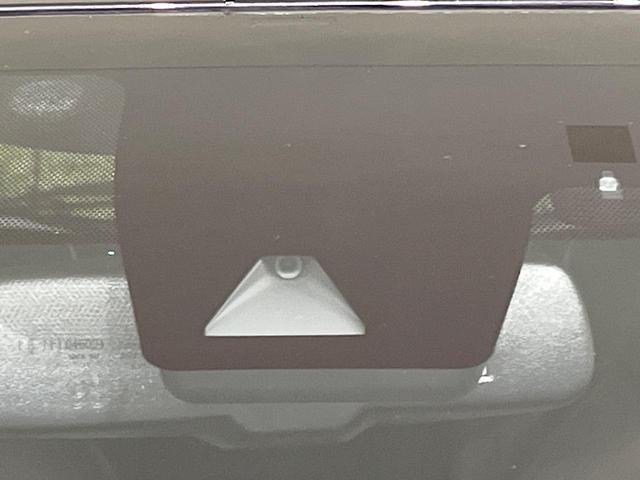 【トヨタセーフティセンス】走行中に前方の車両等を認識し、衝突しそうな時は警報とブレーキで衝突回避と被害軽減をアシスト。より安全にドライブをお楽しみいただけます。