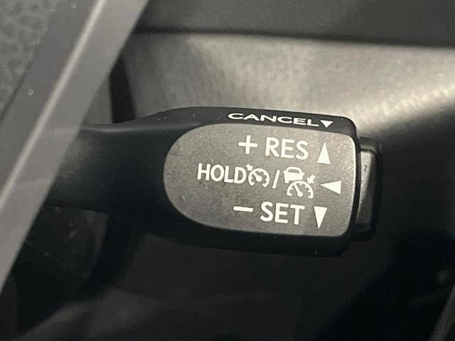 【レーダークルーズコントロール】高速道路での長距離走行が楽に！！自動で速度を保つクルーズコントロールが、衝突軽減システムと連携し、前方の車両を感知して車間を保つように速度調節してくれます！！