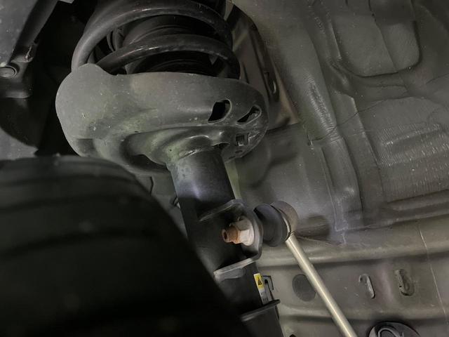 お車を安心してお乗りいただく為には、足回りの定期点検が欠かせません。サービスサポート（有償保証）では無料点検もご提供しており、安心のカーライフをお過ごしいただけるサポート体制が整っています。