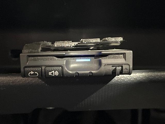 ソリオ Ｓ　両側電動ドア　純正ＣＤオーディオ　バックカメラ　ステアリングスイッチ　６スピーカー　革巻きステアリング　ＨＩＤヘッド　オートライト　スマートキー　オートエアコン　ＥＴＣ　電動ミラー　ウインカーミラー（6枚目）