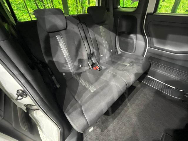 後部座席も気になるようなキズ・汚れやへたり等、大きなダメージはなく、良好な状態です。