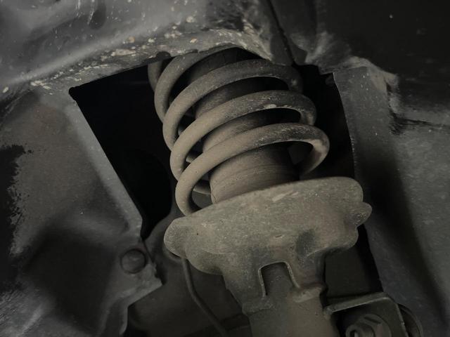 お車を安心してお乗りいただく為には、足回りの定期点検が欠かせません。サービスサポート（有償保証）では無料点検もご提供しており、安心のカーライフをお過ごしいただけるサポート体制が整っています。