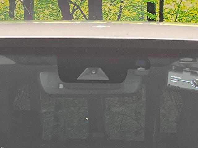 【トヨタセーフティセンス】走行中に前方の車両等を認識し、衝突しそうな時は警報とブレーキで衝突回避と被害軽減をアシスト。より安全にドライブをお楽しみいただけます。