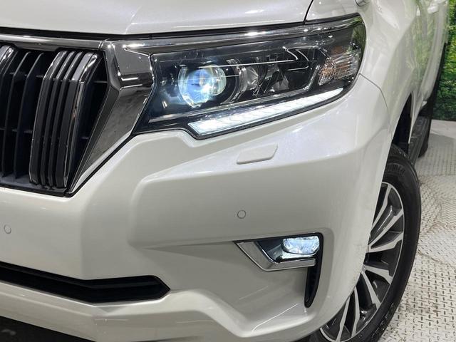 【ＬＥＤヘッドライト】悪天候や夜間走行時も良好な視界を確保し安心して運転できる高輝度ＬＥＤヘッドライトを装備！点灯速度が早く、消費電力も抑えられています。