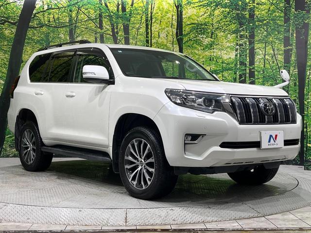 高透明度のガラス皮膜で撥水はもちろん、上質なツヤ・光沢を実現。紫外線や酸性雨から大切な愛車を保護し、色あせ・劣化を防止。「弾スプラッシュコート」、「弾プリミッサコート」からお選びいただけます。