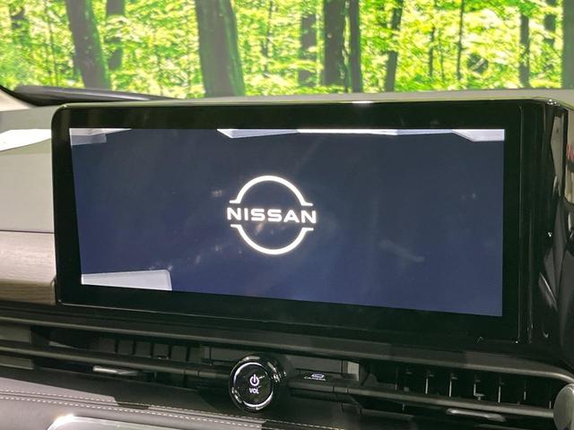 セレナ ｅ－パワー　ハイウェイスターＶ　登録済未使用車　１２．３型コネクトナビ　全周囲カメラ　プロパイロット　セーフティアシスト　ハンズフリー両側電動ドア　ＬＥＤヘッド　インテリキー　ドラレコ　ＥＴＣ　デジタルインナーミラー　ワイヤレス充電（4枚目）