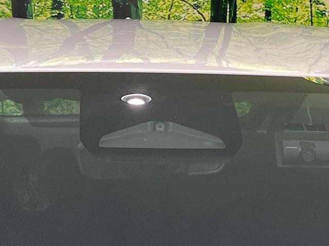 【トヨタセーフティセンス】走行中に前方の車両等を認識し、衝突しそうな時は警報とブレーキで衝突回避と被害軽減をアシスト。より安全にドライブをお楽しみいただけます。