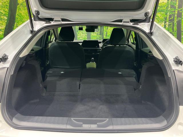後席を格納すると、これだけの広さが！シーンに合わせたシートアレンジで、大きな荷物も積むことが出来ます♪