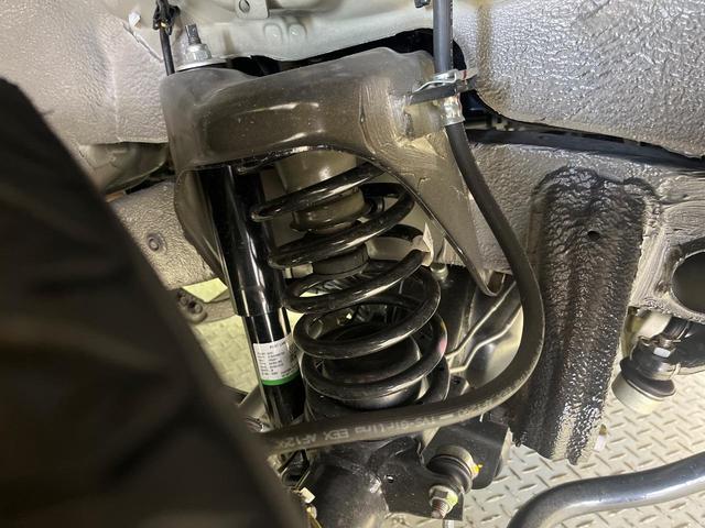 ジムニーノマド ＦＣ　登録済未使用車　４ＷＤ　ＡＴ　セーフティサポート　アダプティブクルーズ　ＬＥＤヘッド　オートライト　スマートキー　シートヒーター　アイドリングストップ　オートエアコン　革巻きステアリング　車線逸脱警報（20枚目）