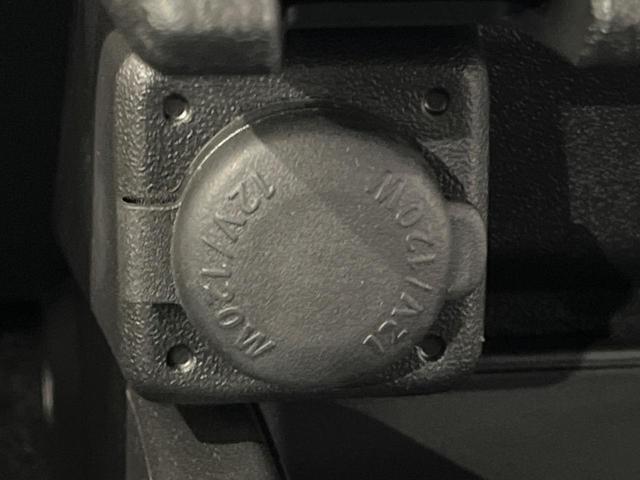 ジムニーノマド ＦＣ　登録済未使用車　４ＷＤ　ＡＴ　セーフティサポート　アダプティブクルーズ　ＬＥＤヘッド　オートライト　スマートキー　シートヒーター　アイドリングストップ　オートエアコン　革巻きステアリング　車線逸脱警報（26枚目）