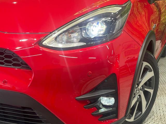 アクア クロスオーバー　後期　純正ナビ　フルセグ　バックカメラ　セーフティセンス　クリアランスソナー　ＬＥＤヘッド　オートライト　スマートキー　シートヒーター　パーキングサポートブレーキ　ＥＴＣ　ナノイー付オートエアコン（12枚目）