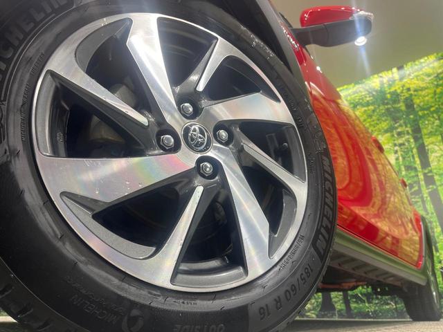 アクア クロスオーバー　後期　純正ナビ　フルセグ　バックカメラ　セーフティセンス　クリアランスソナー　ＬＥＤヘッド　オートライト　スマートキー　シートヒーター　パーキングサポートブレーキ　ＥＴＣ　ナノイー付オートエアコン（13枚目）