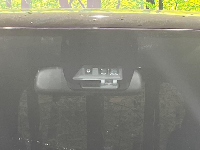 【トヨタセーフティセンス】走行中に前方の車両等を認識し、衝突しそうな時は警報とブレーキで衝突回避と被害軽減をアシスト。より安全にドライブをお楽しみいただけます。