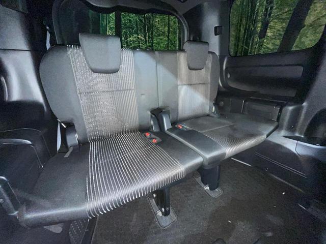 ３列目シートはもちろん状態良好☆大人でもゆったりと座って頂けますので、大人数でのお出かけもラクラクです♪ご家族で、気の知れた仲間で、ドライブに行くのが楽しみですね♪