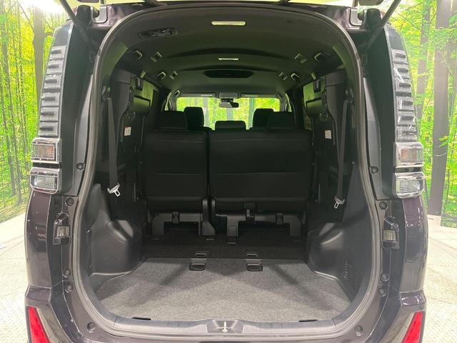 後席を格納すると、これだけの広さが！シーンに合わせたシートアレンジで、大きな荷物も積むことが出来ます♪