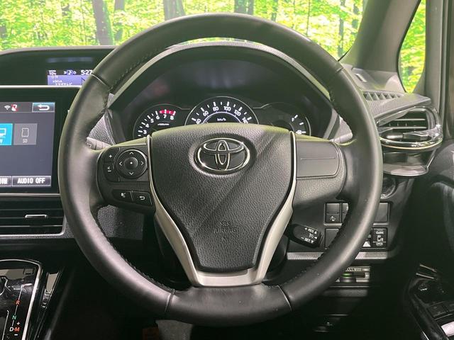 【純正革巻きステアリング】上質な革を使用することで、手にしっかり馴染みとても運転しやすいハンドルです♪