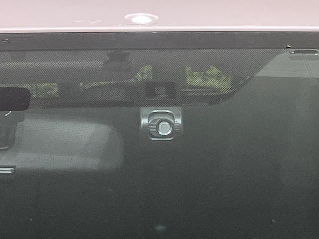 【ドライブレコーダー】安心・安全なカーライフに必須のドライブレコーダーを装備！走行中はもちろん、あおり運転や事故に遭遇した際の状況も映像で記録し、万一のリスクに備えます。