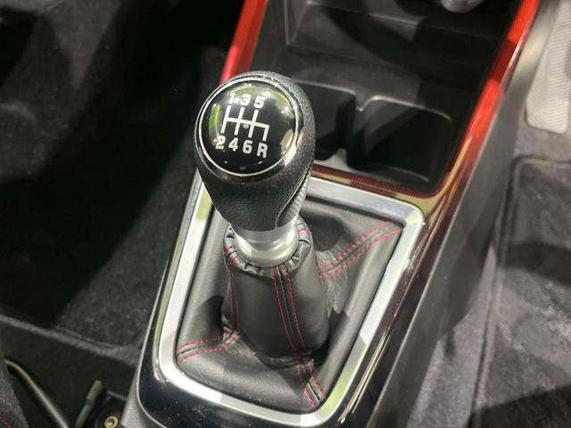 スイフトスポーツ ベースグレード　６速ＭＴ　セーフティパッケージ　アダプティブクルーズ　ＳＤナビ　フルセグ　ＬＥＤヘッド　オートライト　シートヒーター　スマートキー　ドラレコ　ＥＴＣ　オートエアコン　革巻きステアリング　スポーツシート（3枚目）
