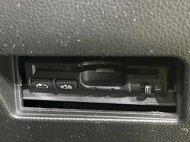 スイフトスポーツ ベースグレード　６速ＭＴ　セーフティパッケージ　アダプティブクルーズ　ＳＤナビ　フルセグ　ＬＥＤヘッド　オートライト　シートヒーター　スマートキー　ドラレコ　ＥＴＣ　オートエアコン　革巻きステアリング　スポーツシート（7枚目）