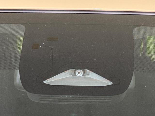 シエンタ ハイブリッドＺ　改良後　登録済未使用車　１０．５型ナビ　全周囲カメラ　ＥＴＣ　ドラレコ　ハンズフリー両側電動　セーフティセンス　レーダークルーズ　ブラインドスポットモニター　ＬＥＤヘッド　スマートキー　オートライト（4枚目）