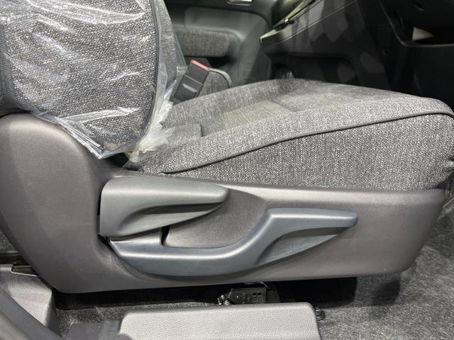 シエンタ ハイブリッドＺ　改良後　登録済未使用車　１０．５型ナビ　全周囲カメラ　ＥＴＣ　ドラレコ　ハンズフリー両側電動　セーフティセンス　レーダークルーズ　ブラインドスポットモニター　ＬＥＤヘッド　スマートキー　オートライト（42枚目）