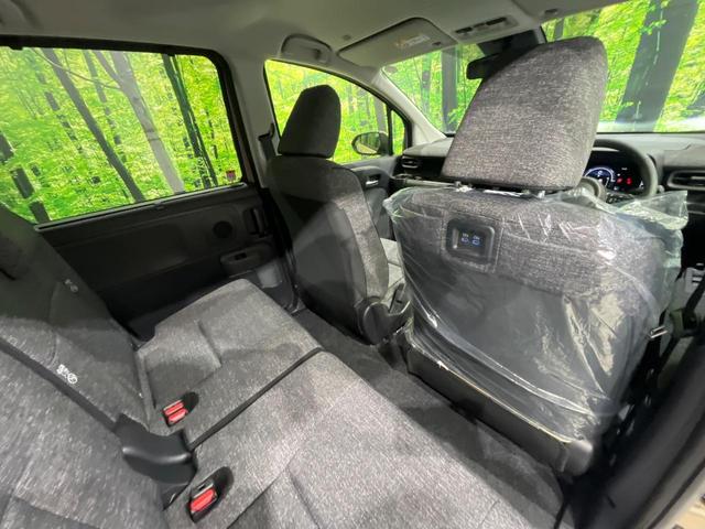 シエンタ ハイブリッドＺ　改良後　登録済未使用車　１０．５型ナビ　全周囲カメラ　ＥＴＣ　ドラレコ　ハンズフリー両側電動　セーフティセンス　レーダークルーズ　ブラインドスポットモニター　ＬＥＤヘッド　スマートキー　オートライト（44枚目）