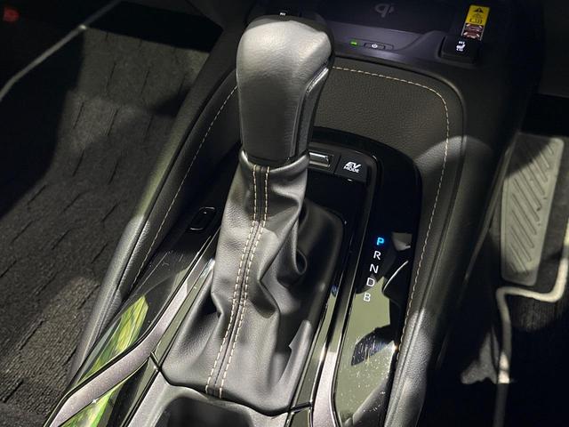 カローラツーリング ハイブリッド　ダブルバイビー　改良後　純正１０．５型ナビ　バックカメラ　ブラインドスポットモニター　パーキングサポートブレーキ　シートヒーター　ステアリングヒーター　ヘッドアップディスプレイ　１２．３型カラーメーター　ＬＥＤヘッド（24枚目）