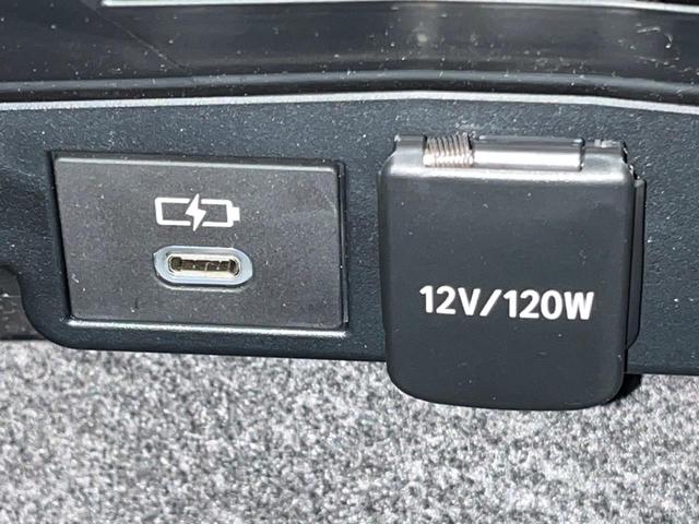 カローラツーリング ハイブリッド　ダブルバイビー　改良後　純正１０．５型ナビ　バックカメラ　ブラインドスポットモニター　パーキングサポートブレーキ　シートヒーター　ステアリングヒーター　ヘッドアップディスプレイ　１２．３型カラーメーター　ＬＥＤヘッド（35枚目）