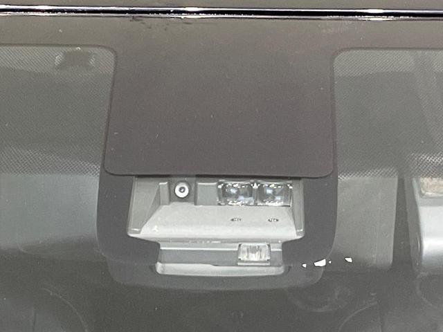 シエンタ ハイブリッドＧ　クエロ　後期　純正ナビ　全周囲カメラ　１２．１型純正後席モニター　セーフティセンス　クリアランスソナー　クルーズコントロール　両側電動スライド　オートレベリング機能付ＬＥＤヘッド　オートライト　スマートキー（7枚目）