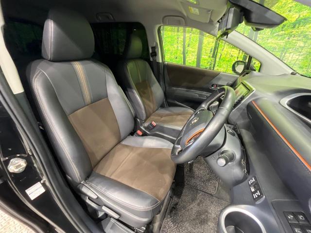 シエンタ ハイブリッドＧ　クエロ　後期　純正ナビ　全周囲カメラ　１２．１型純正後席モニター　セーフティセンス　クリアランスソナー　クルーズコントロール　両側電動スライド　オートレベリング機能付ＬＥＤヘッド　オートライト　スマートキー（8枚目）