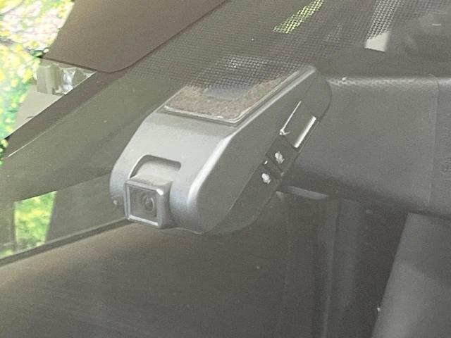 シエンタ ハイブリッドＧ　クエロ　後期　純正ナビ　全周囲カメラ　１２．１型純正後席モニター　セーフティセンス　クリアランスソナー　クルーズコントロール　両側電動スライド　オートレベリング機能付ＬＥＤヘッド　オートライト　スマートキー（27枚目）