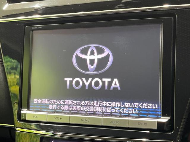 【純正８型ナビ】人気の純正ナビを装備。オーディオ機能も充実しており、Ｂｌｕｅｔｏｏｔｈ接続すればお持ちのスマホやＭＰ３プレイヤーの音楽を再生可能！毎日の運転がさらに楽しくなります！！