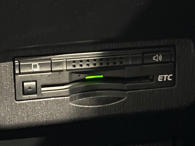 【ＥＴＣ】高速道路の料金所をストレスなく通過！話題のスポットやサービスエリアに多い「スマートＩＣ」利用時は必須のアイテムです。当店でセットアップを実施、ご納車当日からすぐにご利用いただけます！