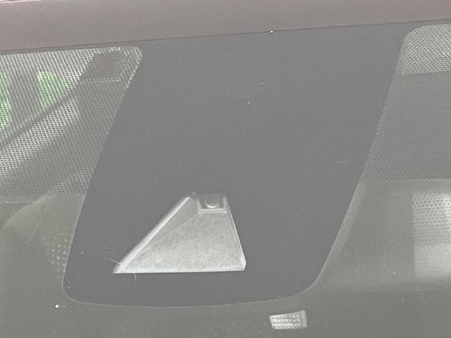 プリウス S 後期 セーフティセンス レーダークルーズ クリアランスソナー LEDヘッドライト オートライト スマートキー 合皮巻きステアリング オートエアコン シートリフター 6スピーカー 電動格納ドアミラー(3枚目)