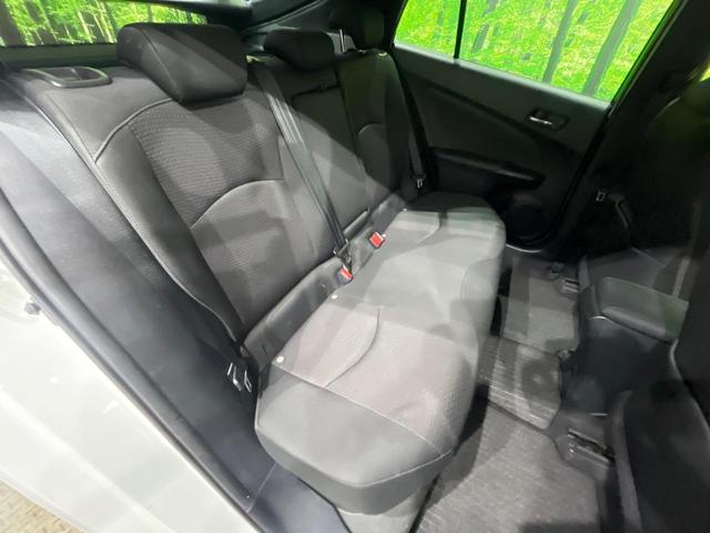 プリウス S 後期 セーフティセンス レーダークルーズ クリアランスソナー LEDヘッドライト オートライト スマートキー 合皮巻きステアリング オートエアコン シートリフター 6スピーカー 電動格納ドアミラー(9枚目)