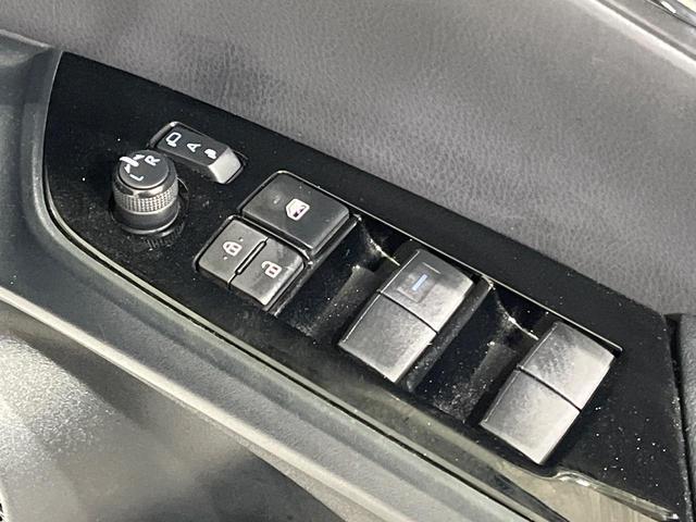 プリウス S 後期 セーフティセンス レーダークルーズ クリアランスソナー LEDヘッドライト オートライト スマートキー 合皮巻きステアリング オートエアコン シートリフター 6スピーカー 電動格納ドアミラー(38枚目)